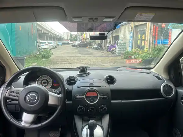 Mazda 2 2010