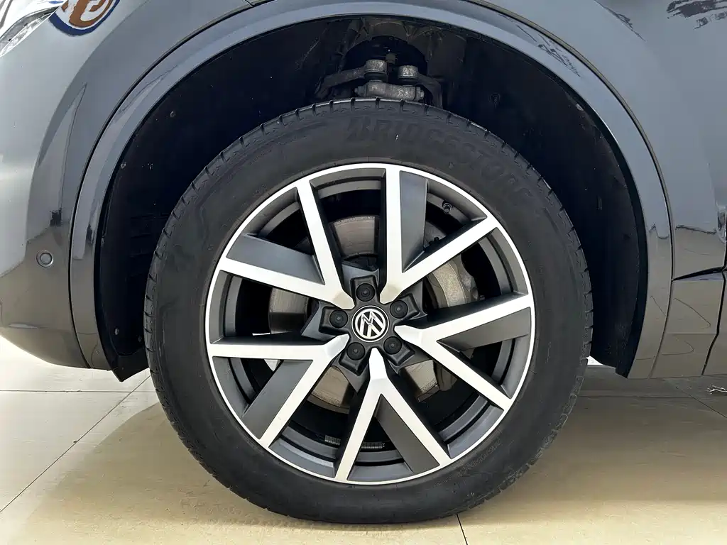 Volkswagen Touareg 2020 — фото 23