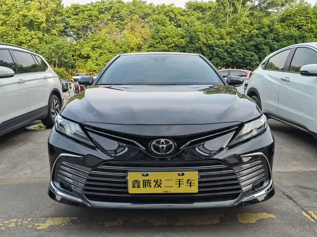 Toyota Camry 2021 — фото 2