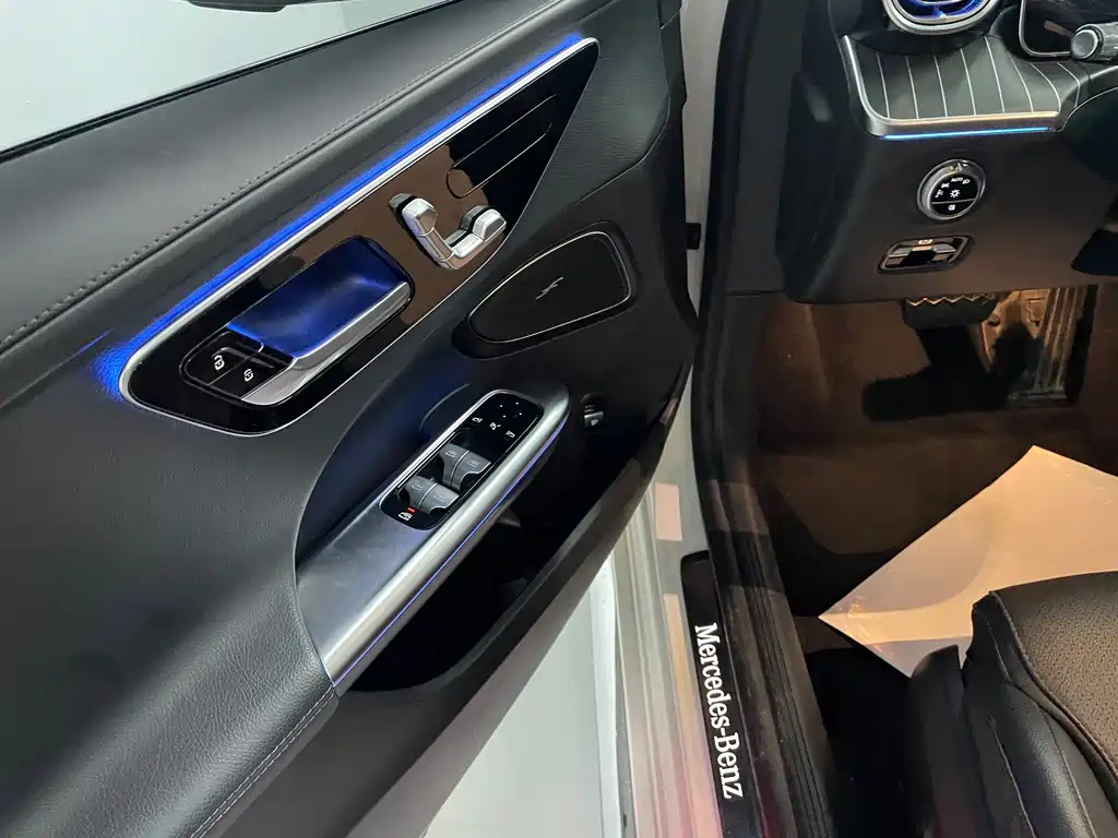 Mercedes-Benz C-Class 2023 — фото 11