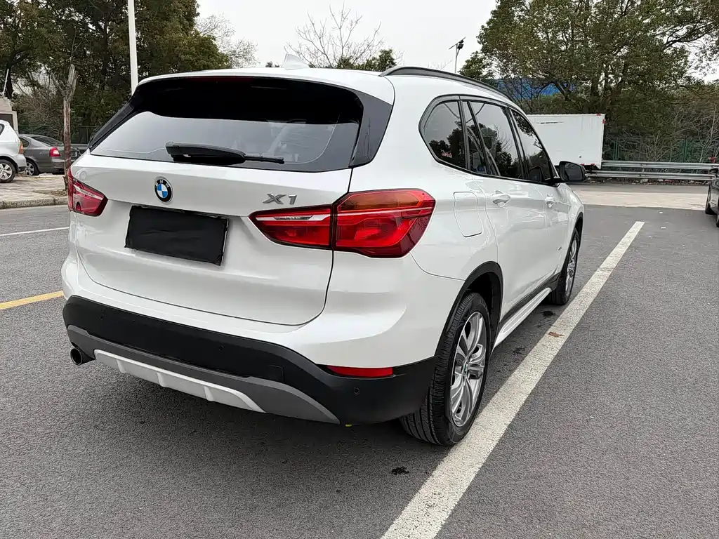 BMW X1 2017 — фото 8