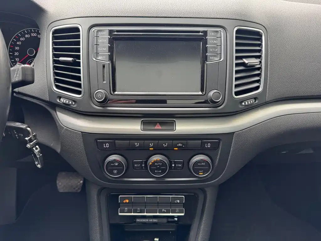 Volkswagen Sharan 2017 — фото 9