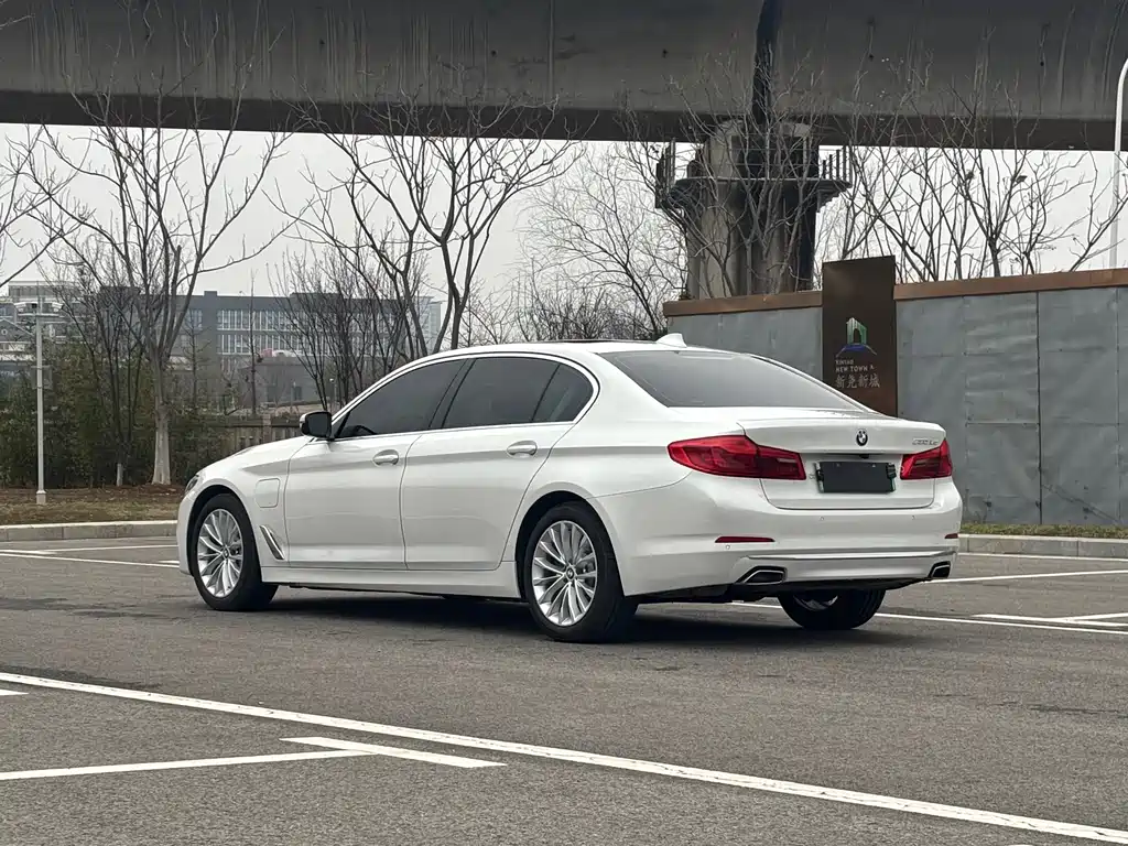 BMW 5 Series New Energy 2020 — фото 7