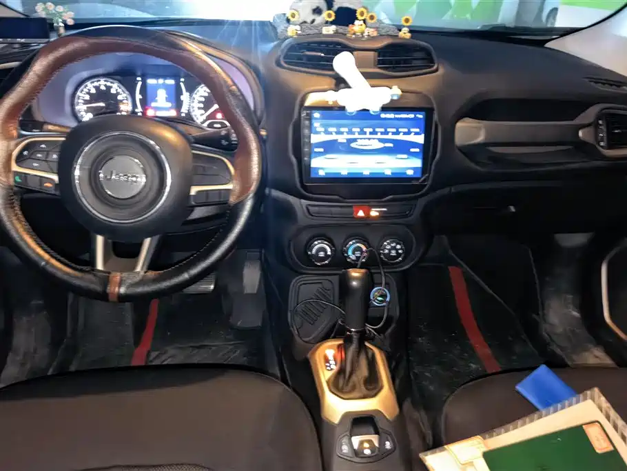 Jeep Renegade 2018 — фото 12