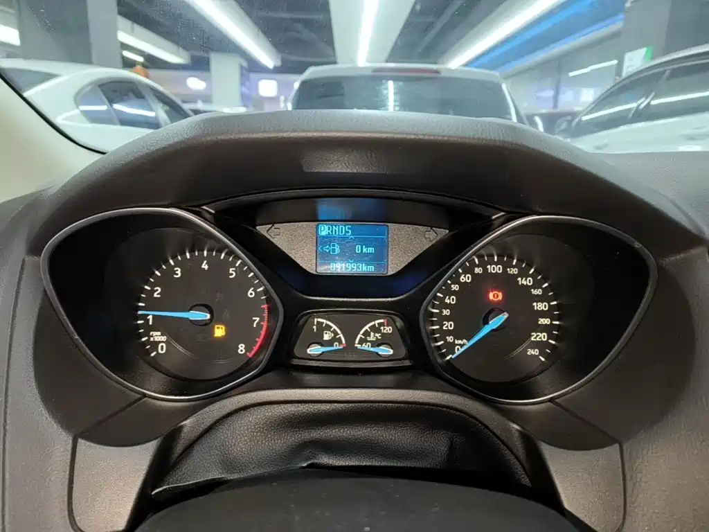 Ford Focus 2016 — фото 12