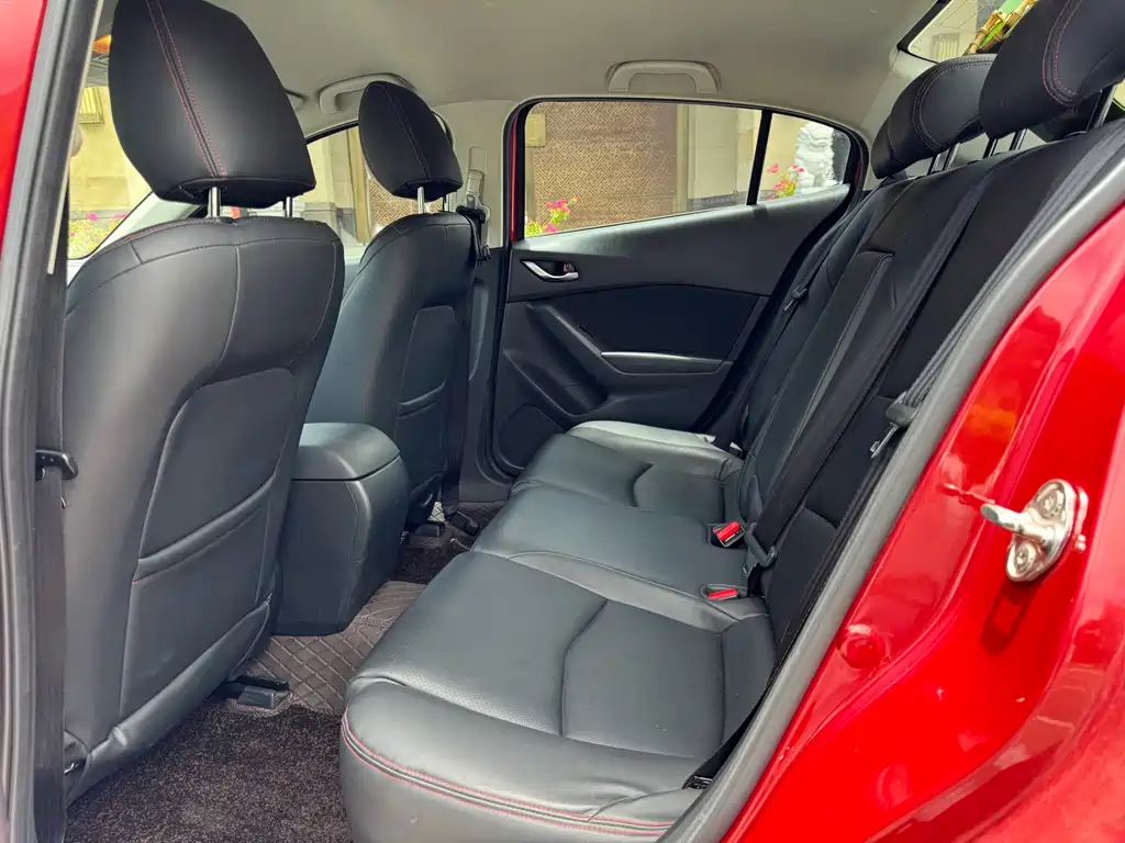 Mazda 3 Angkesela 2015
