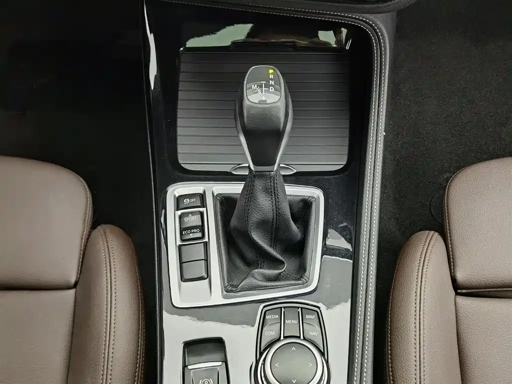 BMW 1 Series 2019 — фото 13