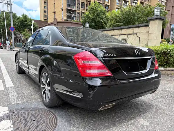 Mercedes-Benz S-Class 2012