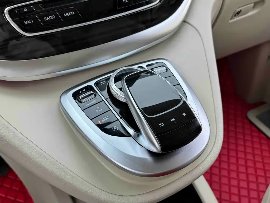 Mercedes-Benz V-Class 2020 — фото 10