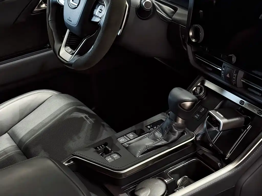 Lexus GX 2024 — фото 15
