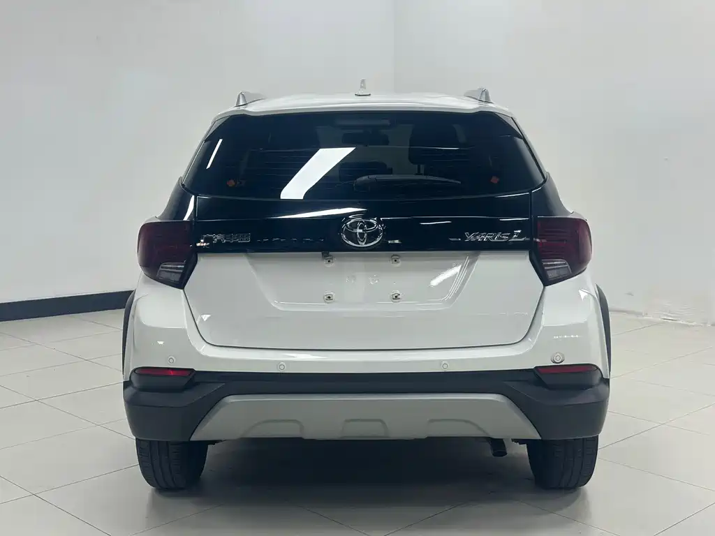 Toyota Yaris L 2023 — фото 6