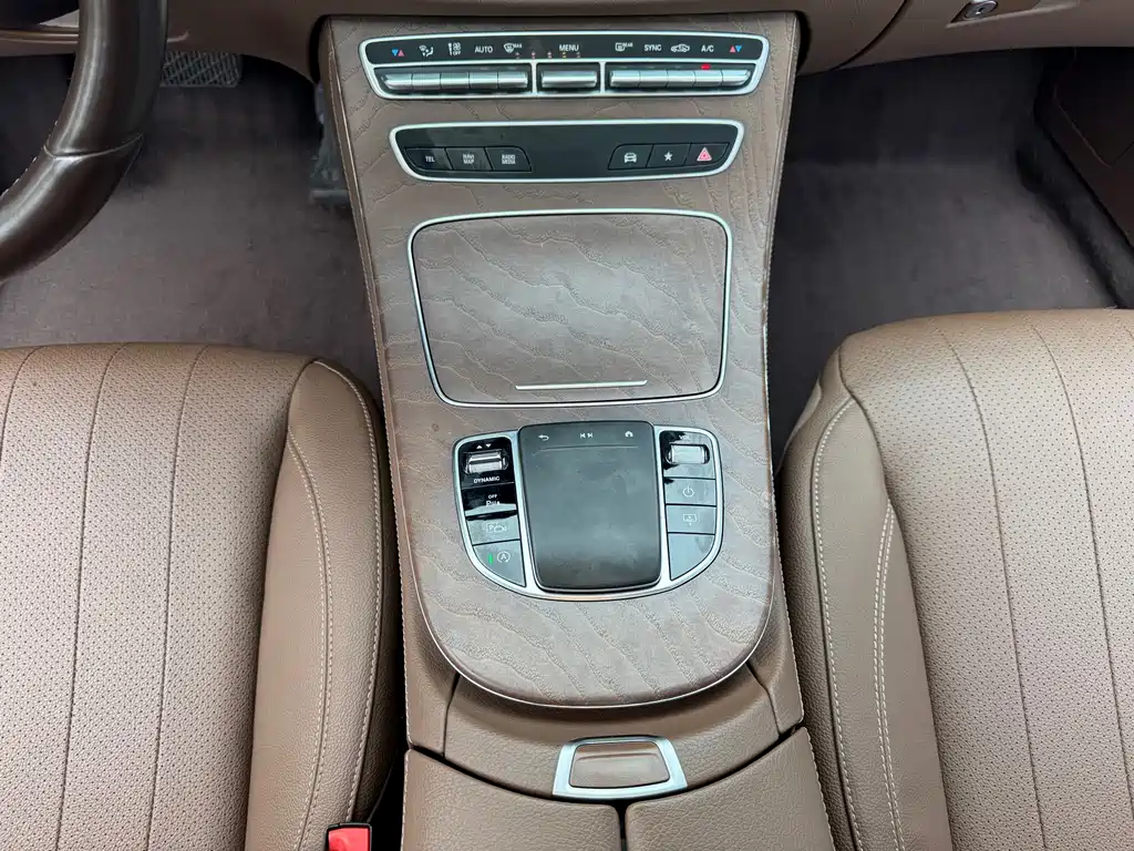 Mercedes-Benz E-Class 2023 — фото 10