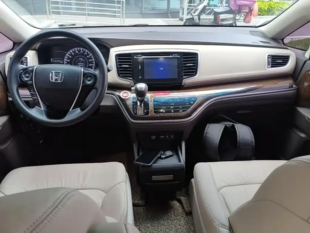 Honda Odyssey 2017 — фото 10