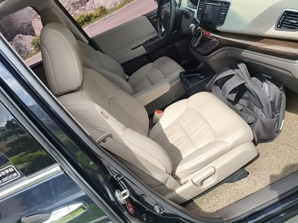 Honda Odyssey 2017 — фото 25