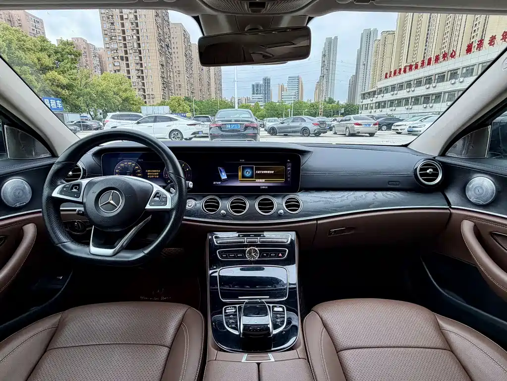 Mercedes-Benz E-Class 2017 — фото 18