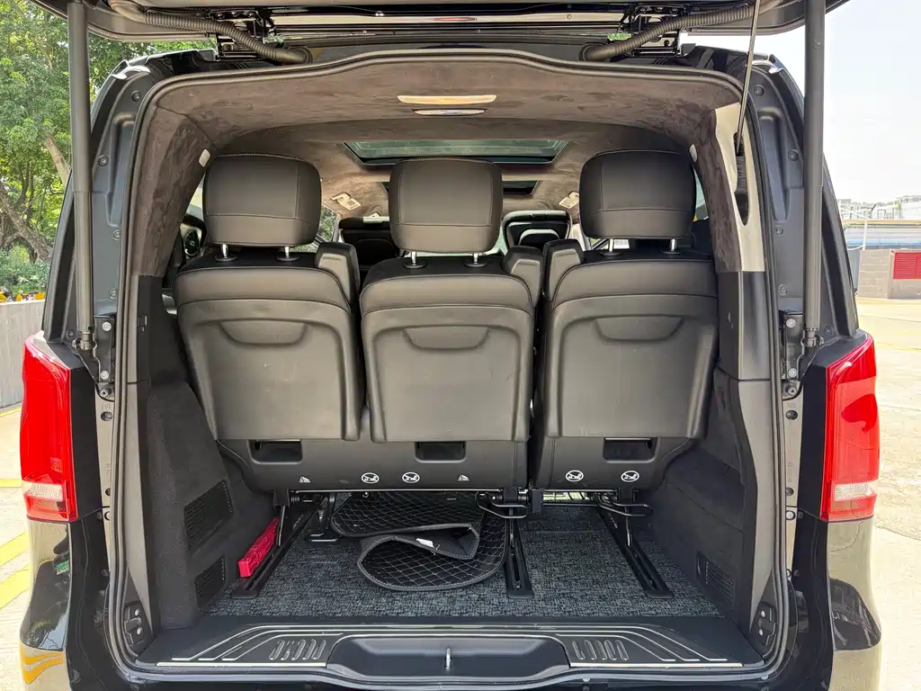 Mercedes-Benz V-Class 2022 — фото 17