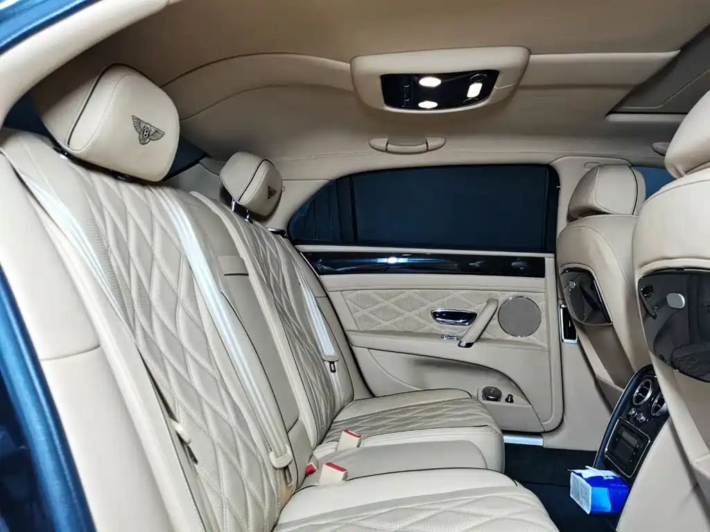 Bentley Flying Spur 2017 — фото 14
