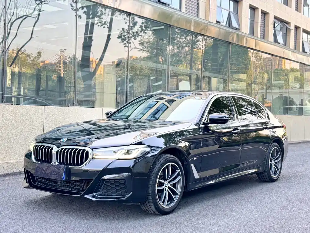 BMW 5 Series 2022 — фото 1