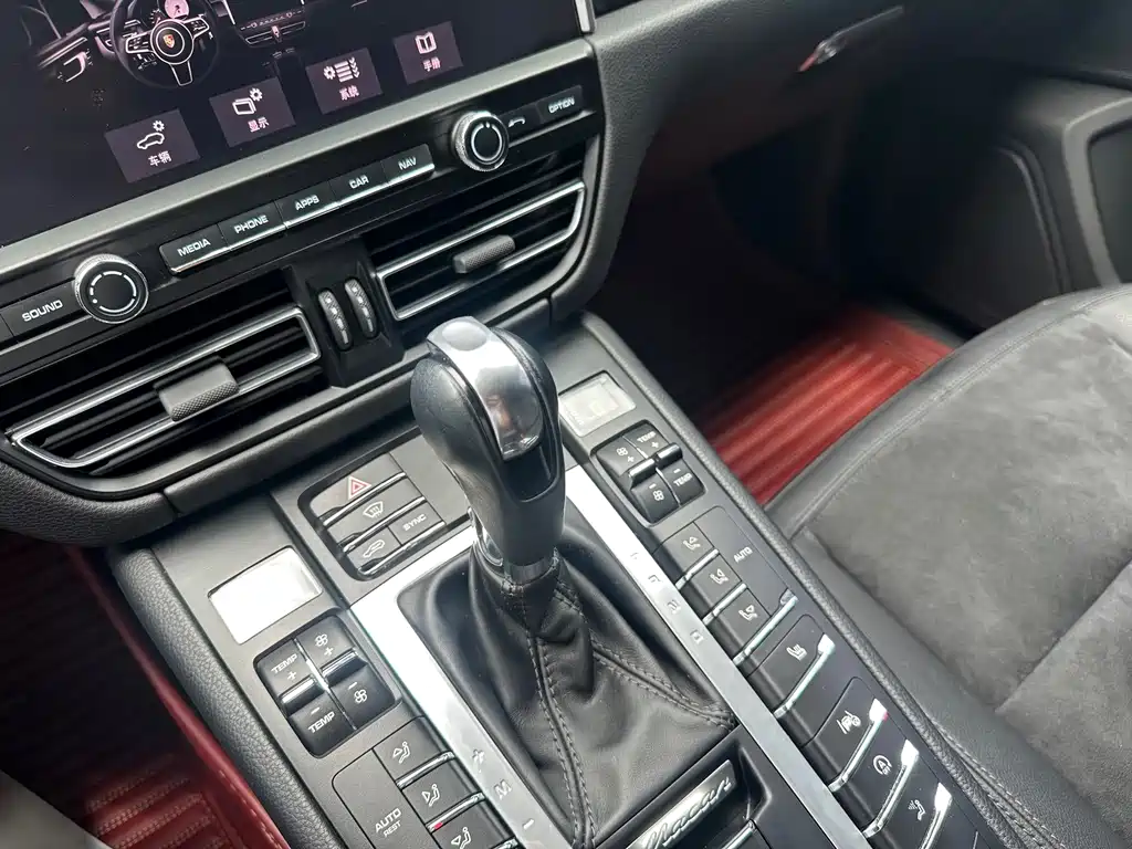 Porsche Macan 2019 — фото 14