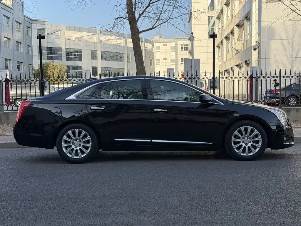 Cadillac XTS 2017 — фото 18