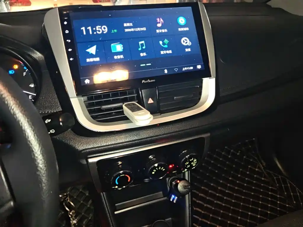 Toyota Yaris L 2019 — фото 13