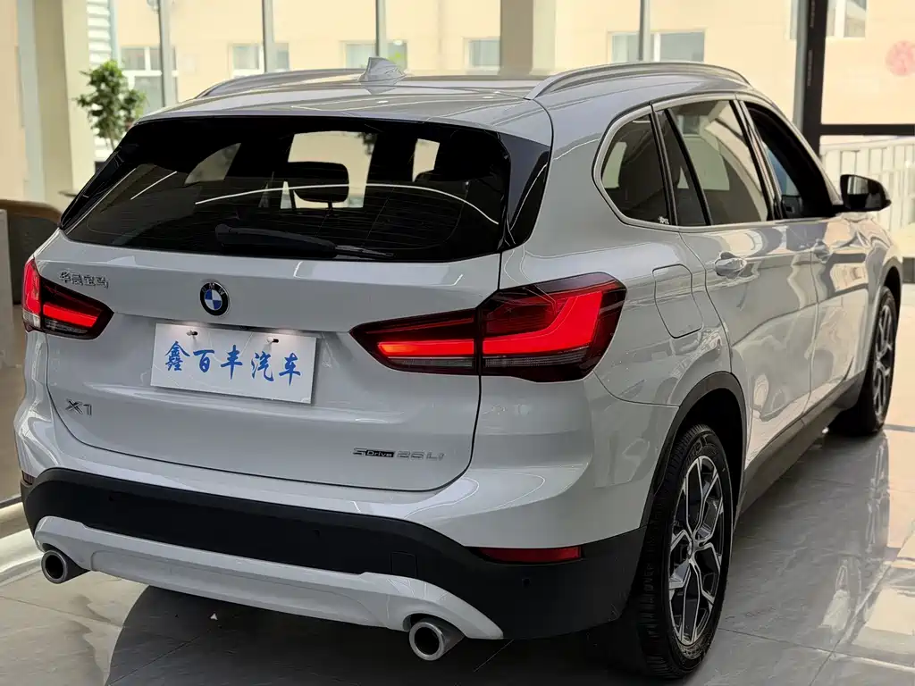 BMW X1 2022 — фото 8