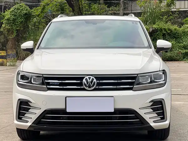 Volkswagen Tiguan L Plug-In Hybrid 2021