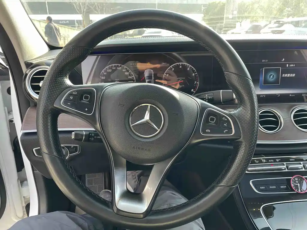Mercedes-Benz E-Class 2017 — фото 12