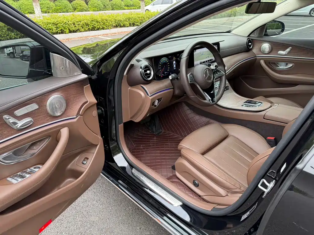 Mercedes-Benz E-Class 2023 — фото 9