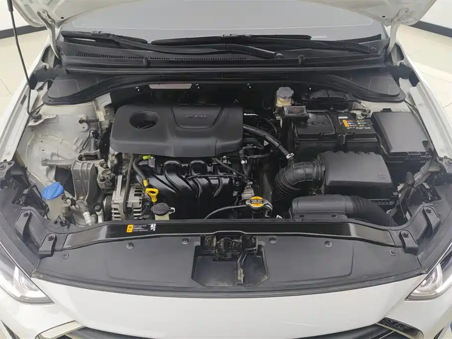Hyundai Elantra 2018 — фото 10