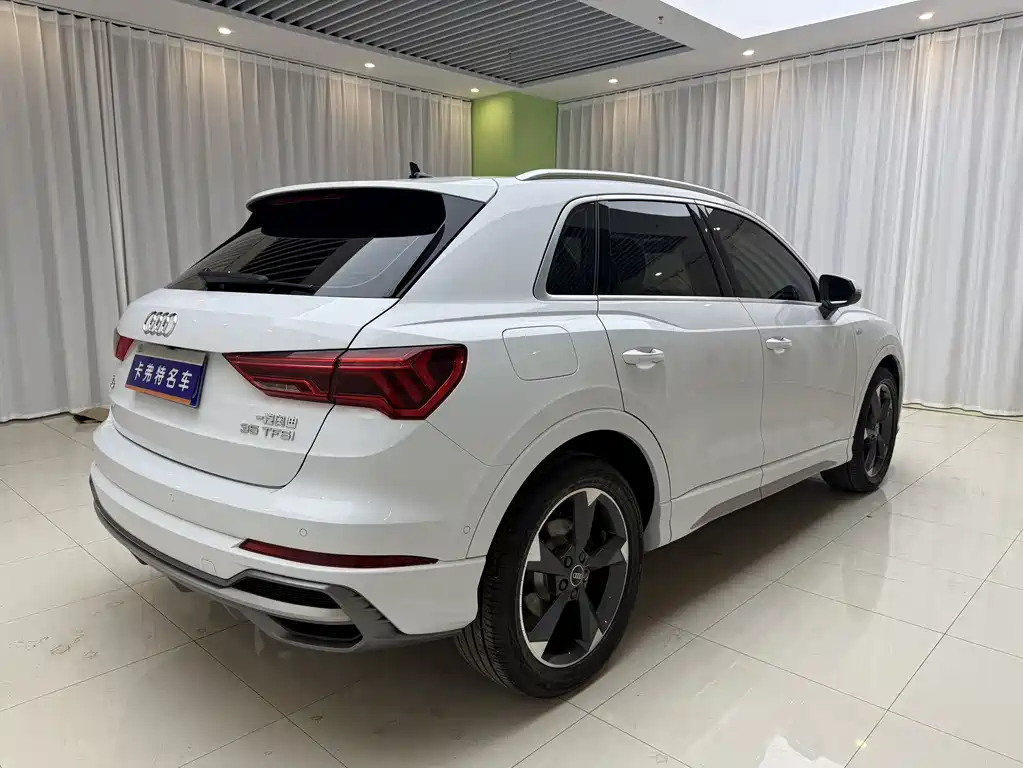 Audi Q3 2021 — фото 19