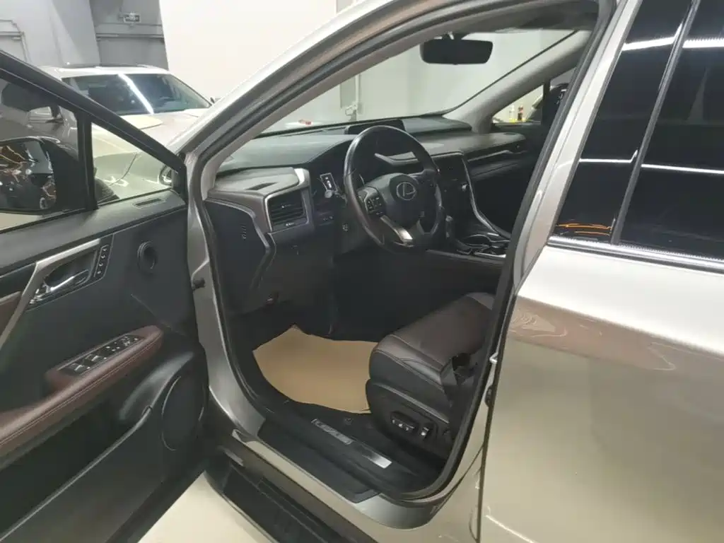Lexus RX 2018 — фото 15