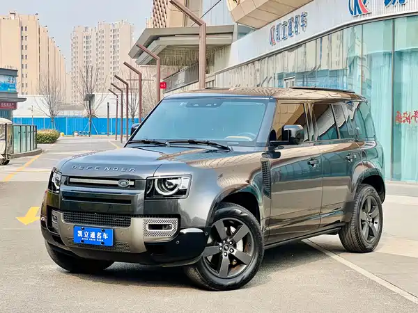 Land Rover Defender 2023