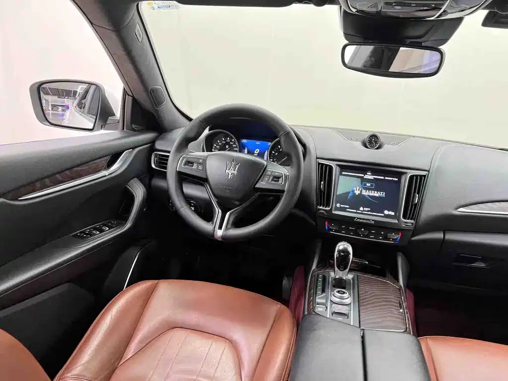 Maserati Levante 2018 — фото 15