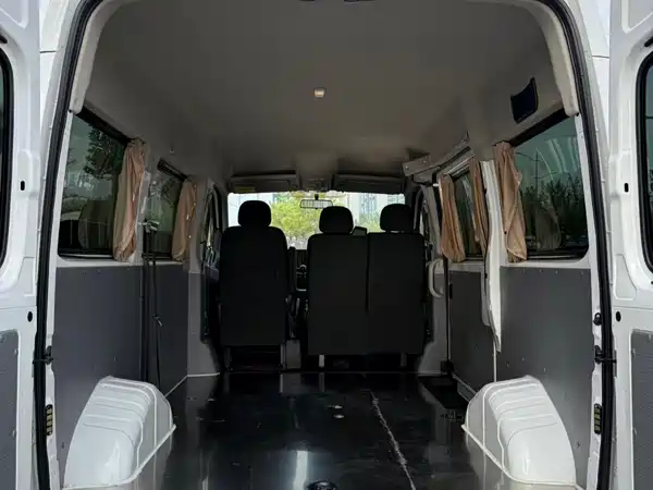 Maxus V80 2024