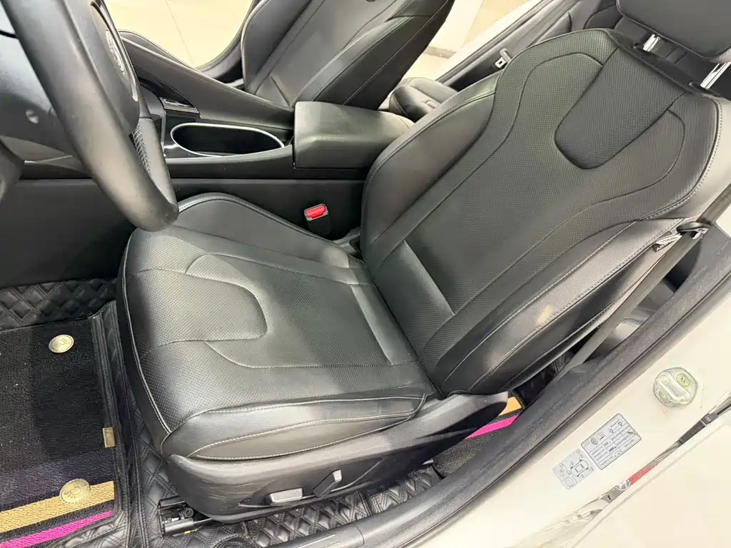 Hyundai Elantra 2023 — фото 16
