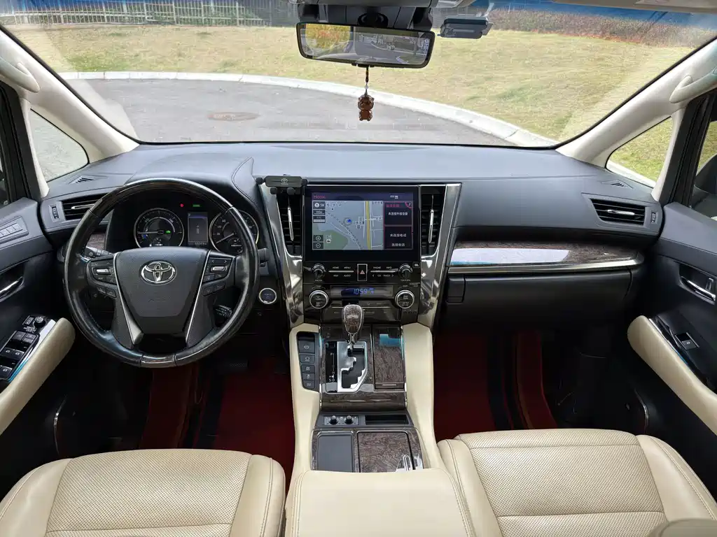 Toyota Alphard 2021 — фото 13