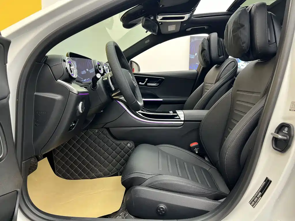 Mercedes-Benz C-Class 2025 — фото 11
