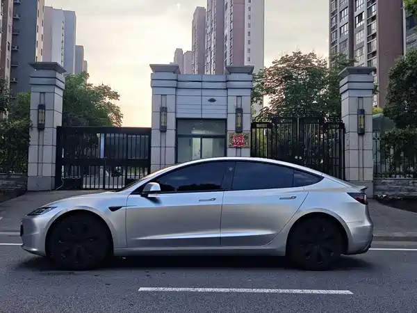 Tesla Model 3 2025