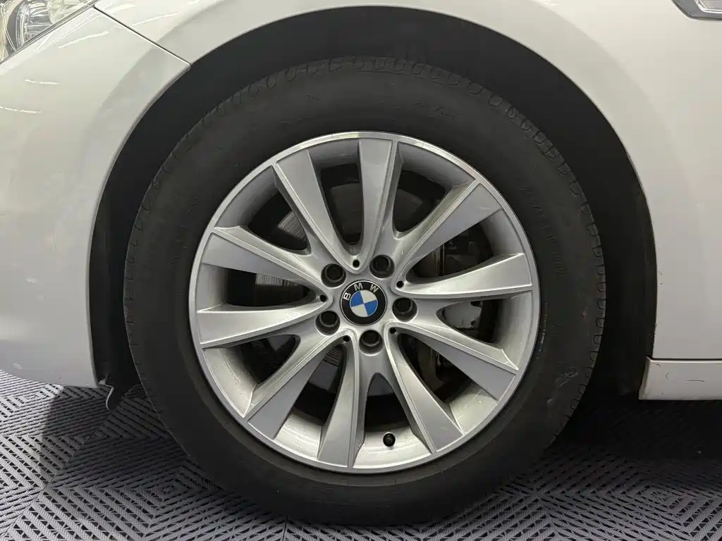 BMW 5 Series GT 2016 — фото 7