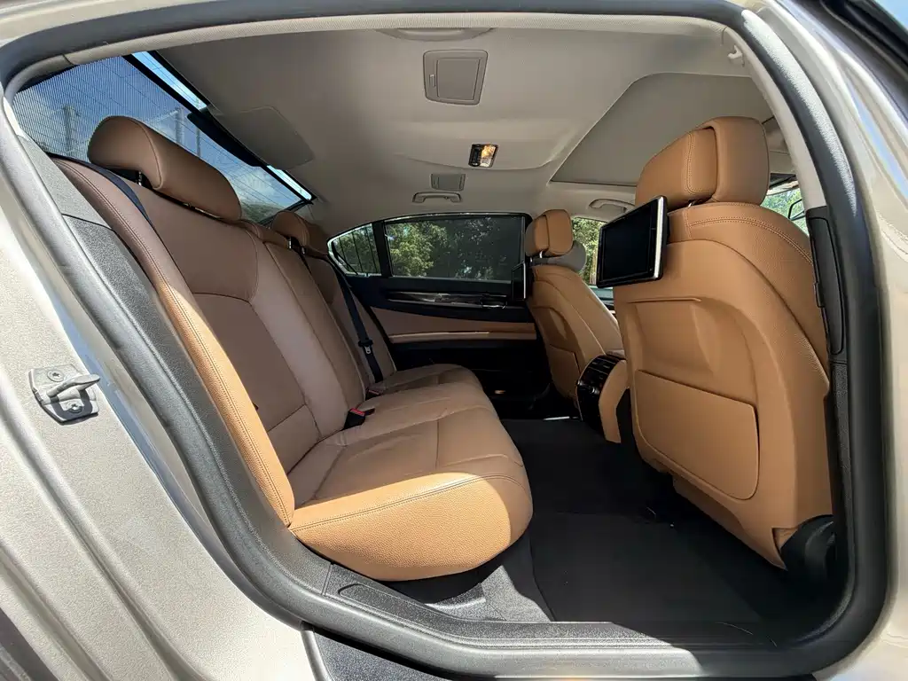 BMW 7 Series 2015 — фото 12