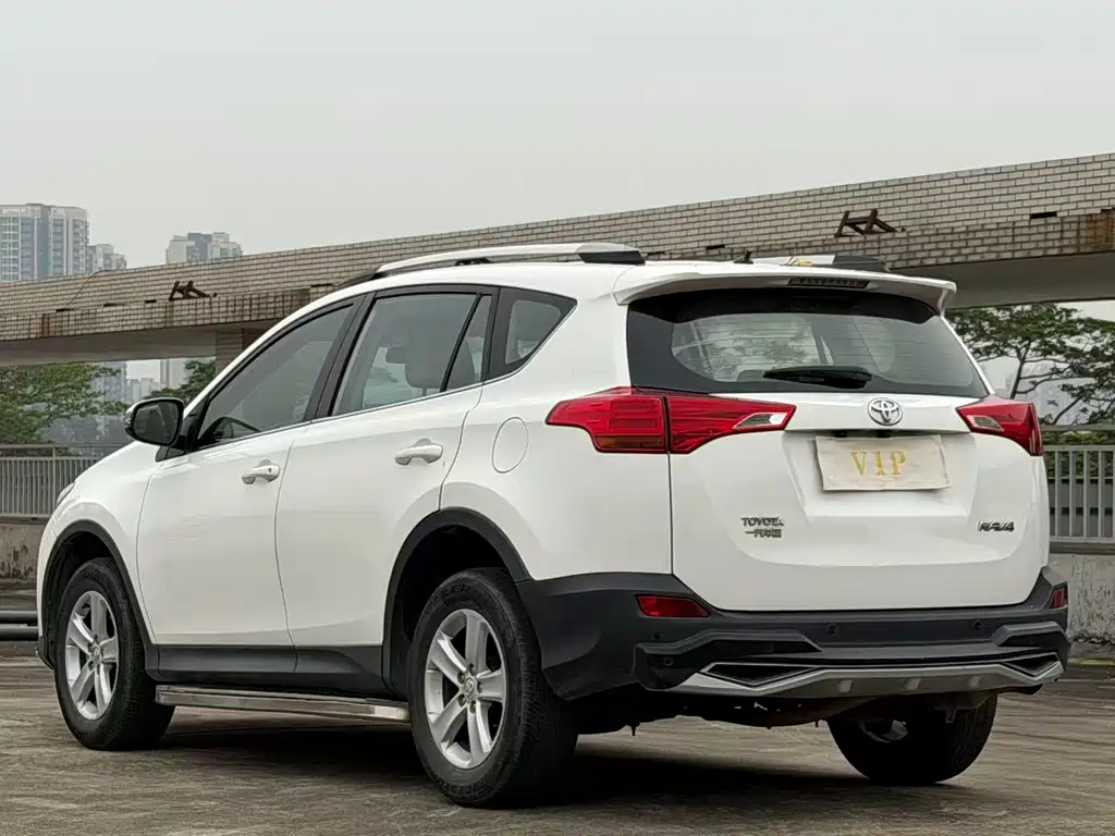 Toyota RAV4 2014 — фото 6