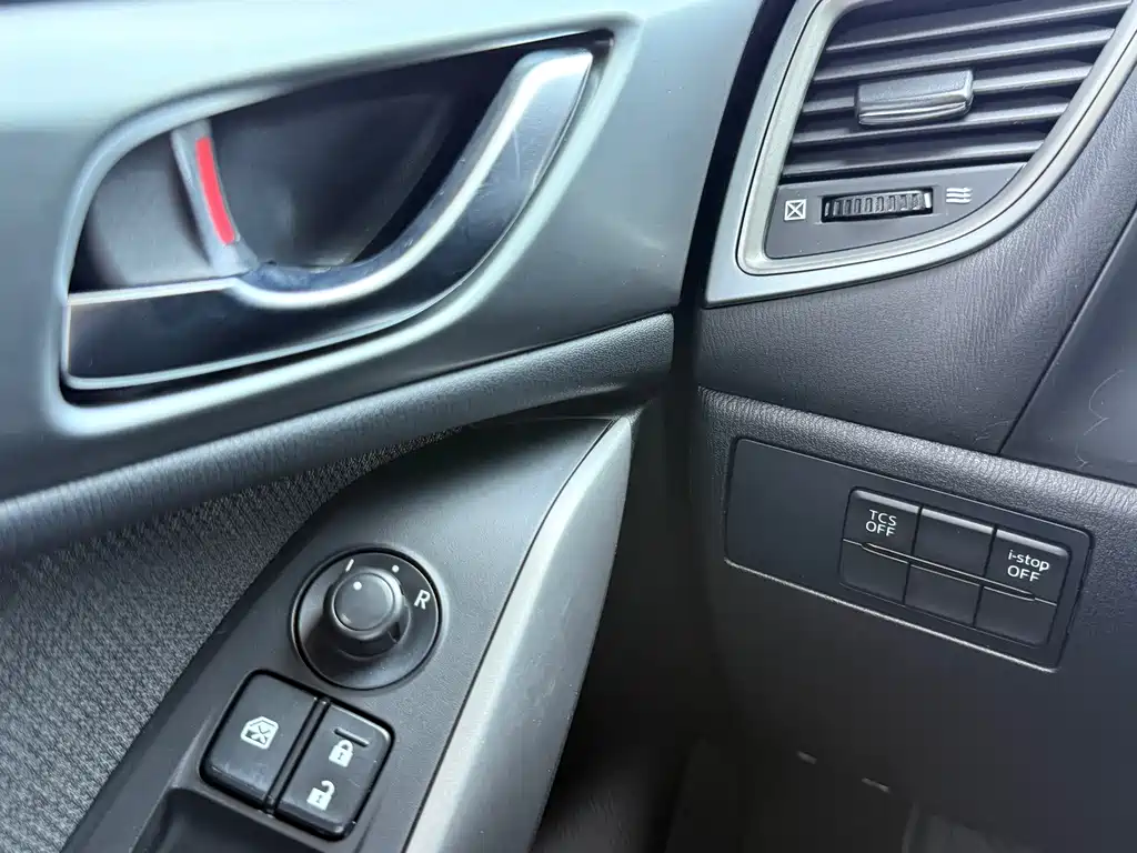 Mazda CX-4 2016 — фото 15