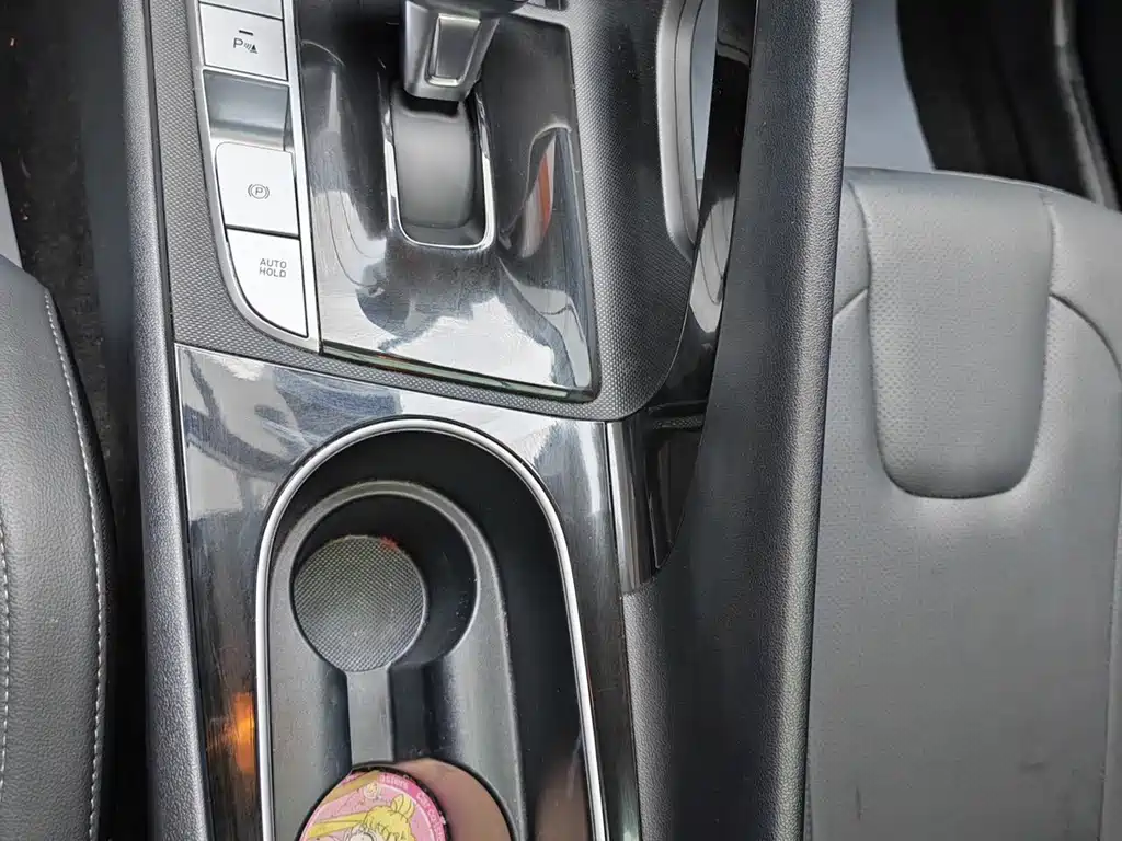 Hyundai Elantra 2022 — фото 13