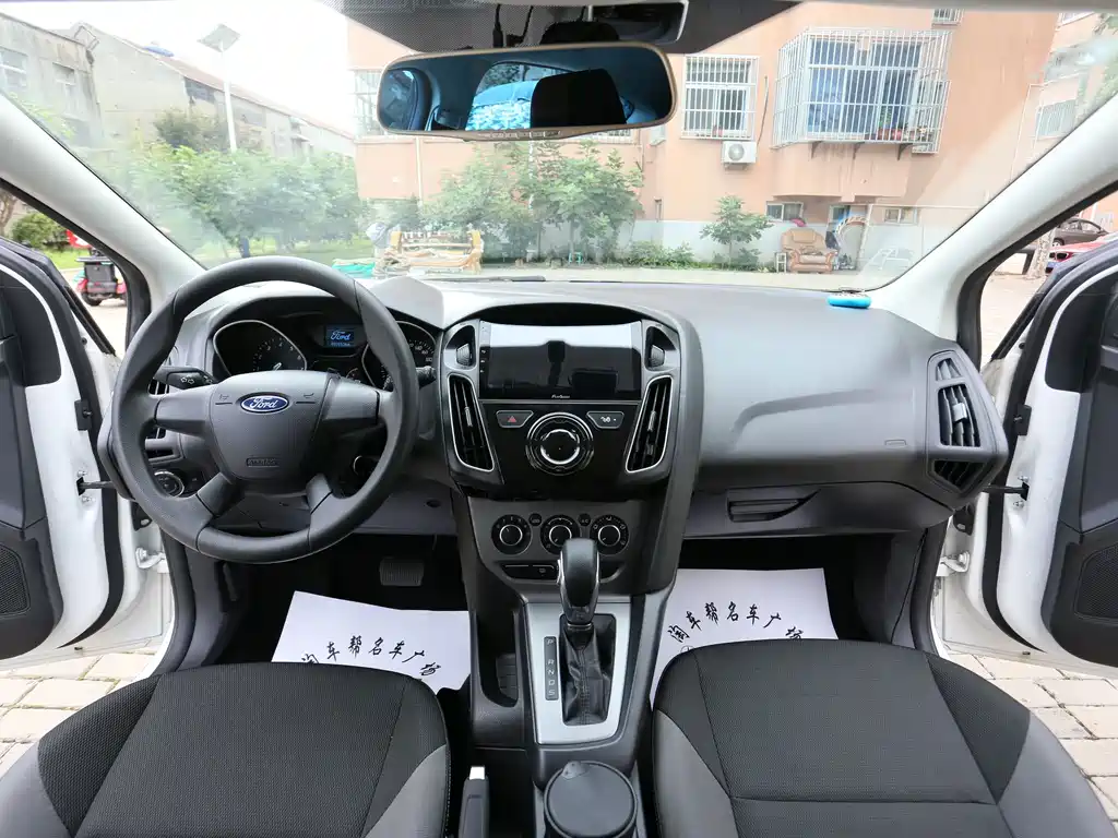 Ford Focus 2014 — фото 10