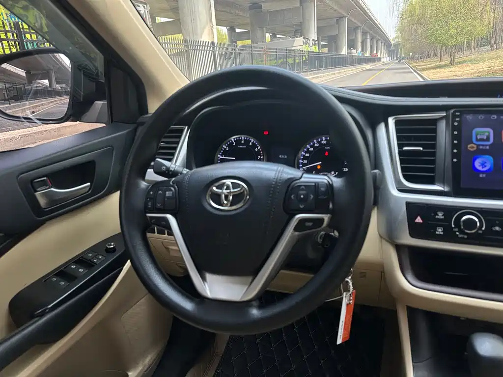 Toyota Highlander 2022 — фото 15
