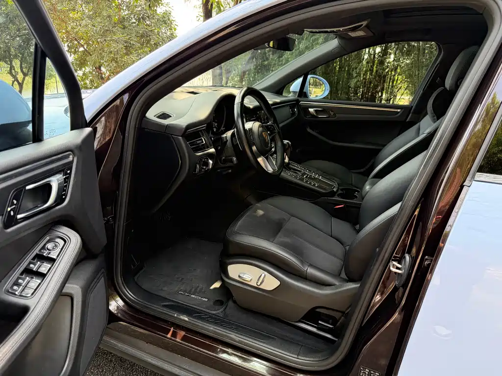 Porsche Macan 2019 — фото 11