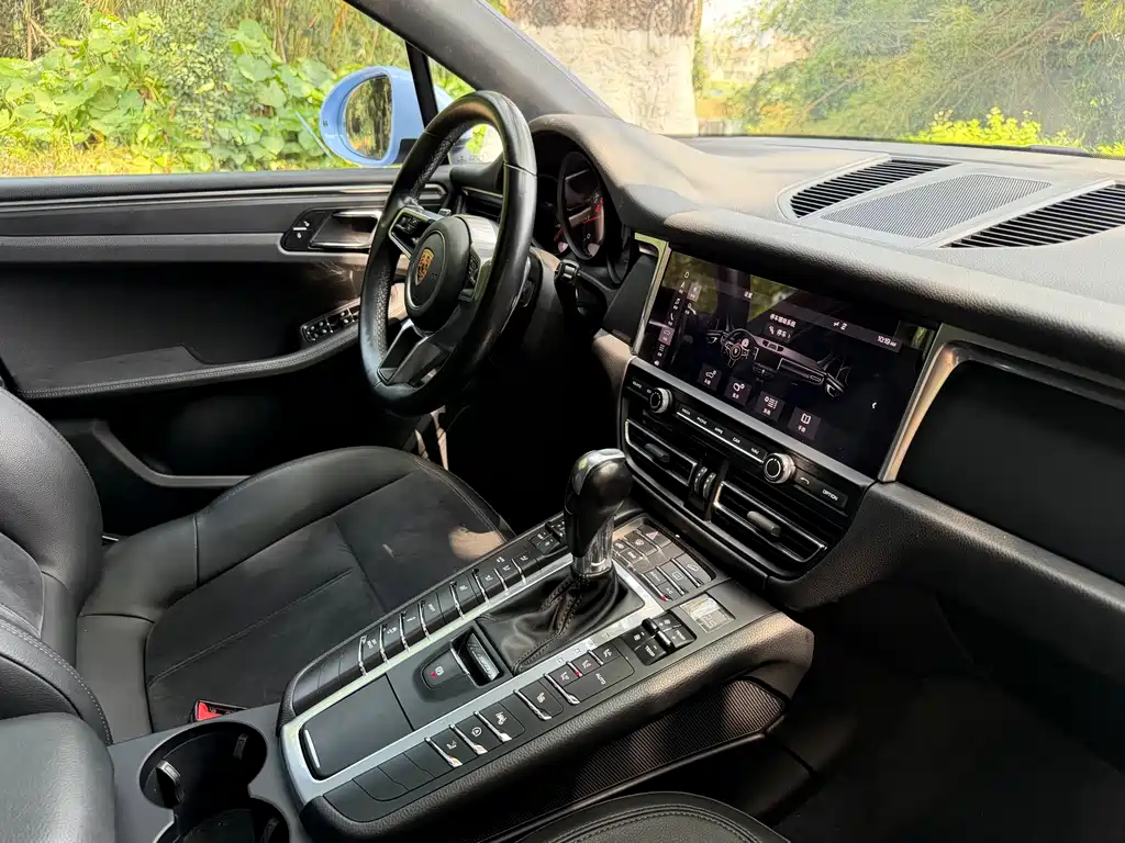 Porsche Macan 2019 — фото 17