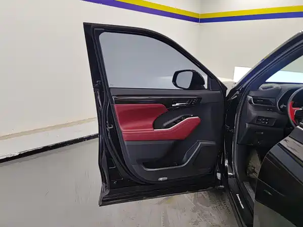 Toyota Crown Kluger 2023