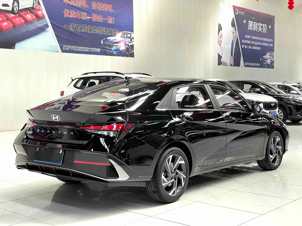 Hyundai Elantra 2023 — фото 13